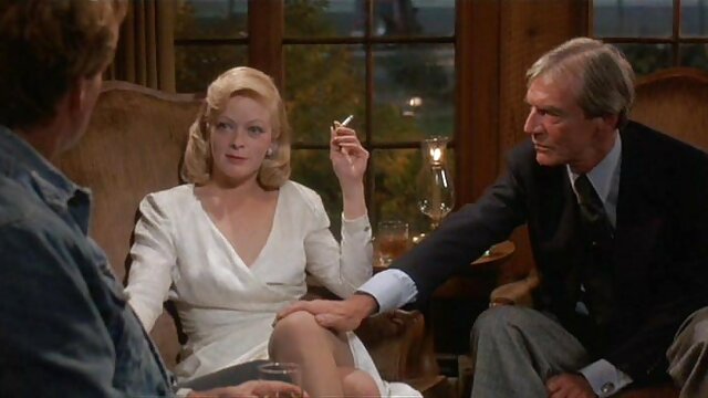 Vynikajúci :  Tak pekná blondínka robí v nedeľu poobede sakra dlhé fajčenie, kurva Porno film 